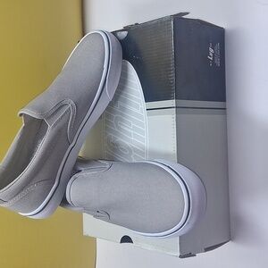 Lugs crown slip on men's skate shoes